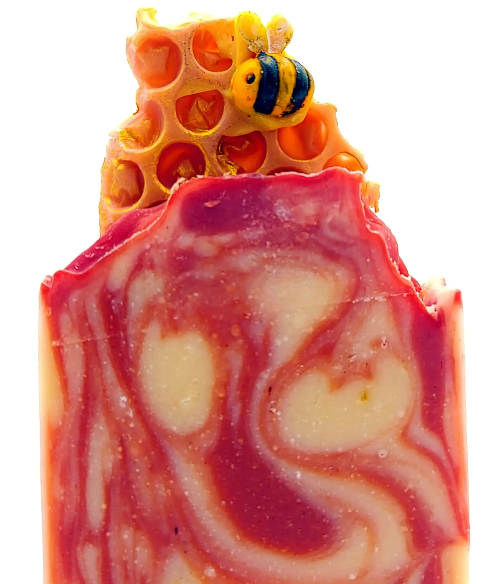 Savon artisanal Apple Bee & Honeycomb de Les Mels avec motifs de miel et abeille, enrichi en huile d'olive et lait de chèvre.