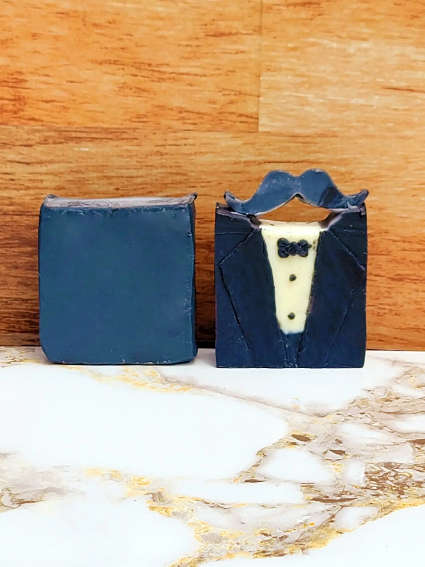 Toxedo Savon naturel pour homme fait à la main par Les Mels.
